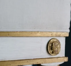 Casa Padrino Luxus Barock Hocker Weiß / Antik Gold 73 x 36 x H. 54 cm - Massivholz Sitzhocker im Barockstil - Barockmöbel