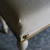 Casa Padrino Luxus Barock Hocker Weiß / Antik Gold 41 x 41 x H. 54 cm - Massivholz Sitzhocker im Barockstil - Barockmöbel