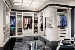 Casa Padrino Luxus Barock Kleiderschrank Weiß / Gold - Offener begehbarer Massivholz Kleiderschrank - Edle Schlafzimmer Schrankwand - Hotel Möbel - Schlafzimmer Möbel - Luxus Qualität