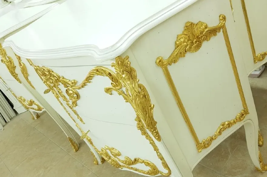 Casa Padrino Luxus Barock Kommode Weiß / Gold - Handgefertigte Massivholz Kommode mit 2 Schubladen - Luxus Möbel im Barockstil - Barock Möbel - Luxus Qualität - Made in Italy