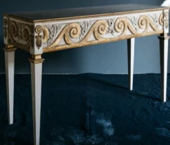 Casa Padrino Luxus Barock Konsole Weiß / Antik Gold - Handgeferigter Massivholz Konsolentisch mit edlen Verzierungen - Italienische Barock Möbel - Luxus Qualität - Made in Italy