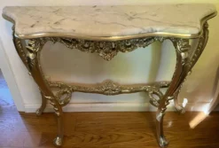 Casa Padrino Luxus Barock Konsole Silber / Weiß - Handgefertigter Massivholz Konsolentisch mit Marmorplatte - Barock Möbel - Luxus Qualität - Made in Italy