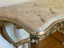 Casa Padrino Luxus Barock Konsole Silber / Weiß - Handgefertigter Massivholz Konsolentisch mit Marmorplatte - Barock Möbel - Luxus Qualität - Made in Italy