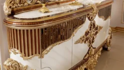 Casa Padrino Luxus Barock Möbel Set Weiß / Braun / Gold - 1 Barock Sideboard mit 4 Türen & 1 Barock Wandspiegel - Handgefertigte Barock Möbel - Edel & Prunkvoll