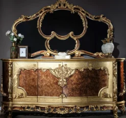 Casa Padrino Luxus Barock Möbel Set Sideboard mit Spiegel Creme / Beige / Braun / Gold - Prunkvoller Massivholz Schrank mit Wandspiegel - Edle Möbel im Barockstil - Luxus Qualität