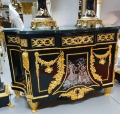 Casa Padrino Luxus Barock Möbel Set Schwarz / Gold - 1 Barock Kommode und 2 Barock Säulen - Prunkvolle Barock Möbel