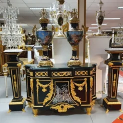 Casa Padrino Luxus Barock Möbel Set Schwarz / Gold - 1 Barock Kommode und 2 Barock Säulen - Prunkvolle Barock Möbel