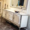 Casa Padrino Luxus Barock Möbel Set Sideboard mit Spiegel Weiß / Silber - Massivholz Schrank mit elegantem Wandspiegel - Edel & Prunkvoll