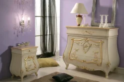 Casa Padrino Luxus Barock Nachtkommode mit 3 Schubladen Creme / Gold - Handgefertigter Barock Nachttisch - Barock Schlafzimmer Möbel - Luxus Möbel in Barockstil - Luxus Qualität - Made in Italy