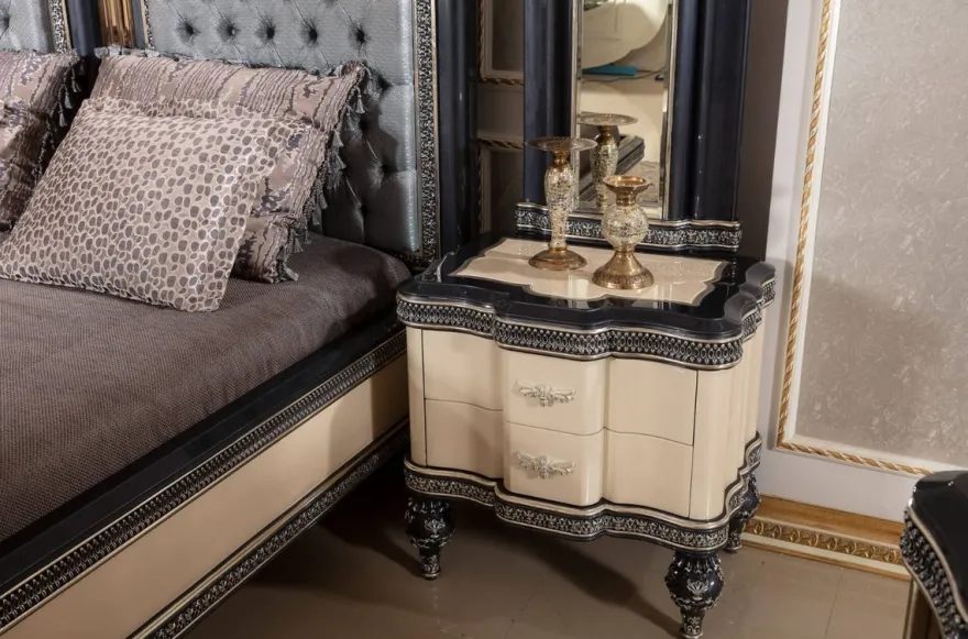 Casa Padrino Luxus Barock Nachtkommode Beige / Schwarz / Gold - Prunkvoller Barockstil Nachttisch mit 2 Schubladen - Luxus Schlafzimmer Möbel im Barockstil - Barock Möbel - Barock Interior