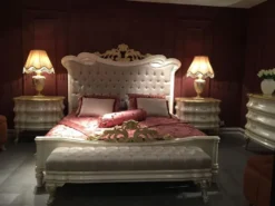 Casa Padrino Luxus Barock Nachtkommode Weiß / Gold - Handgefertigter Barock Nachttisch mit 2 Schubladen - Barock Schlafzimmer Möbel