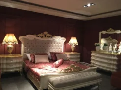 Casa Padrino Luxus Barock Nachtkommode Weiß / Gold - Handgefertigter Barock Nachttisch mit 2 Schubladen - Barock Schlafzimmer Möbel