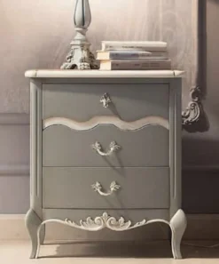 Casa Padrino Luxus Barock Nachtkommode mit 3 Schubladen Grau / Weiß - Handgefertigter Barock Nachttisch - Barock Schlafzimmer Möbel - Luxus Möbel in Barockstil - Luxus Qualität - Made in Italy