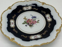 Casa Padrino Luxus Barock Porzellan Teller Weiß / Dunkelblau / Mehrfarbig / Gold Ø 33 cm - Porzellan Essteller - Luxus Barock Porzellan Accessoires - Reichenbach Porzellan - Made in Germany