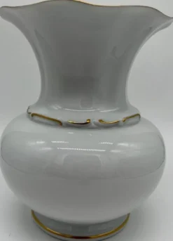 Casa Padrino Luxus Barock Porzellan Vase Weiß / Mehrfarbig / Gold H. 23 cm - Runde Blumenvase im Barockstil - Luxus Barock Accessoires - Reichenbach Porzellan - Luxus Qualität - Made in Germany