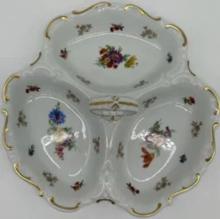 Casa Padrino Luxus Barock Porzellan Servierschale mit Tragegriff Weiß / Mehrfarbig / Gold Ø 25 cm - Nuss & Gebäck Schale - Luxus Barock Accessoires - Reichenbach Porzellan - Made in Germany