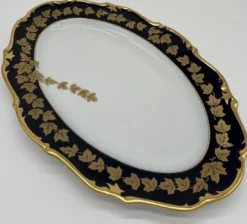 Casa Padrino Luxus Barock Porzellan Teller Weiß / Dunkelblau / Gold 38 cm - Ovaler Servierteller - Luxus Barock Porzellan Accessoires - Reichenbach Porzellan - Luxus Qualität - Made in Germany
