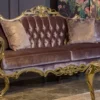 Casa Padrino Luxus Barock Samt Sofa Fliederfarben / Gold 226 x 84 x H. 109 cm - Prunkvolles Wohnzimmer Sofa mit dekorativen Kissen - Wohnzimmer Möbel im Barockstil