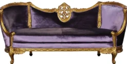 Casa Padrino Luxus Barock Samt Sofa Lila / Gold - Edles Handgefertigtes Wohnzimmer Sofa im Barockstil - Prunkvolle Barock Wohnzimmer Möbel