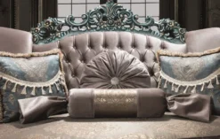 Casa Padrino Luxus Barock Samt Sofa Grau / Grün / Gold 225 x 95 x H. 115 cm - Prunkvolles Wohnzimmer Sofa mit Glitzersteinen und dekorativen Kissen