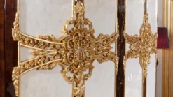 Casa Padrino Luxus Barock Schlafzimmerschrank Weiß / Braun / Gold - Prunkvoller Kleiderschrank im Barockstil - Barock Schlafzimmer & Hotel Möbel - Edel & Prunkvoll