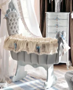 Casa Padrino Luxus Barock Schaukel Babybett Grau / Hellblau - Prunkvolles Massivholz Baby Schaukelbett - Barock Baby Möbel - Erstklassische Qualität - Made in Italy