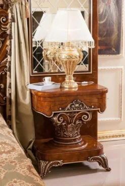 Casa Padrino Luxus Barock Schlafzimmer Set Gold / Braun / Bronzefarben - 1 Doppelbett mit Kopfteil und Rückwand & 2 Nachtkommoden - Schlafzimmer Möbel im Barockstil - Edel & Prunkvoll