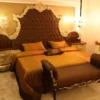 Casa Padrino Luxus Barock Schlafzimmer Set Braun / Creme / Gold - 1 Doppelbett mit Kopfteil & 2 Nachttische & 1 Sitzbank - Barock Schlafzimmer Möbel - Edel & Prunkvoll