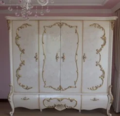 Casa Padrino Luxus Barock Schlafzimmerschrank Weiß / Creme / Gold 320 x 70 x H. 250 cm - Edler Massivholz Kleiderschrank - Schlafzimmer Möbel im Barockstil - Luxus Qualität