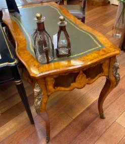 Casa Padrino Luxus Barock Schreibtisch Hellbraun / Dunkelbraun / Grün - Handgefertigter Massivholz Sekretär mit 3 Schubladen - Edle Barock Büro Möbel