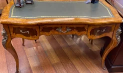 Casa Padrino Luxus Barock Schreibtisch Hellbraun / Dunkelbraun / Grün - Handgefertigter Massivholz Sekretär mit 3 Schubladen - Edle Barock Büro Möbel