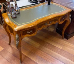 Casa Padrino Luxus Barock Schreibtisch Hellbraun / Dunkelbraun / Grün - Handgefertigter Massivholz Sekretär mit 3 Schubladen - Edle Barock Büro Möbel