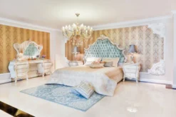 Casa Padrino Luxus Barock Schlafzimmer Set Grün / Creme / Gold - 1 Doppelbett mit Kopfteil & 2 Nachttische - Barock Schlafzimmer Möbel - Edel & Prunkvoll