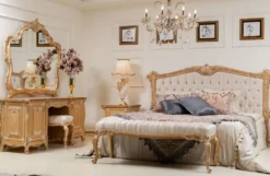 Casa Padrino Luxus Barock Schlafzimmer Schminktisch Set Gold - 1 Barock Schminktisch & 1 Barock Wandspiegel & 1 Barock Hocker - Prunkvolle Barock Schlafzimmer Möbel