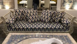 Casa Padrino Luxus Barock Schmiedeeisen Möbel Set Weiß / Blau / Gold - 1 Luxus Sofa & 2 Luxus Sessel & 1 Luxus Couchtisch - Wohnzimmer Möbel - Garten Möbel - Hotel Möbel - Luxus Barock Möbel