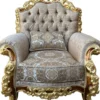 Casa Padrino Luxus Barock Sessel Creme Muster / Gold / Braun / Gold - Prunkvoller Wohnzimmer Sessel mit dekorativem Kissen - Barock Möbel