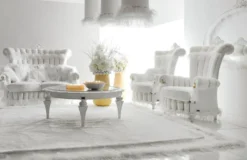 Casa Padrino Luxus Barock Sessel Weiß / Gold - Prunkvoller Wohnzimmer Sessel im Barockstil - Barock Wohnzimmer Möbel - Barock Schloß Möbel - Erstklassische Qualität - Made in Italy