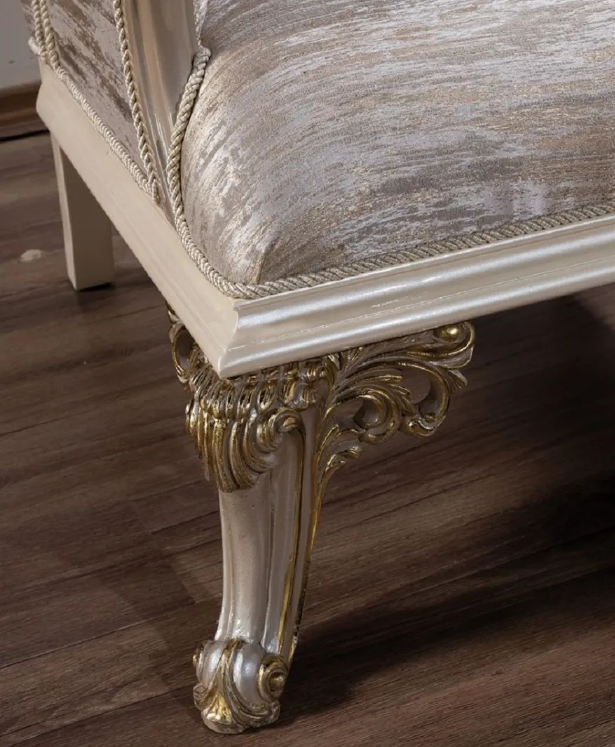 Casa Padrino Luxus Barock Sessel Silber / Weiß / Grau / Gold - Prunkvoller Wohnzimmer Sessel mit elegantem Muster - Luxus Wohnzimmer Möbel im Barockstil - Barock Möbel - Barock Einrichtung