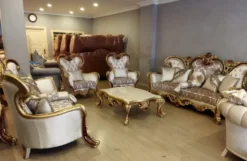 Casa Padrino Luxus Barock Sessel Creme / Silber / Braun / Gold / Braun - Prunkvoller Wohnzimmer Sessel - Barockstil Wohnzimmer Möbel - Luxus Möbel im Barockstil - Barock Möbel