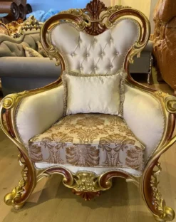 Casa Padrino Luxus Barock Sessel Creme / Silber / Braun / Gold / Braun - Prunkvoller Wohnzimmer Sessel - Barockstil Wohnzimmer Möbel - Luxus Möbel im Barockstil - Barock Möbel