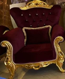 Casa Padrino Luxus Barock Sessel Bordeauxrot / Gold - Wohnzimmer Sessel mit Glitzersteinen - Barockstil Wohnzimmer Möbel - Luxus Möbel im Barockstil - Barock Einrichtung - Wohnzimmer Einrichtung