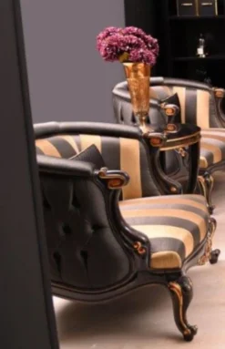 Casa Padrino Luxus Barock Sessel Schwarz / Gold 85 x 85 x H. 85 cm - Wohnzimmer Sessel mit Streifen - Prunkvolle Barock Wohnzimmer Möbel