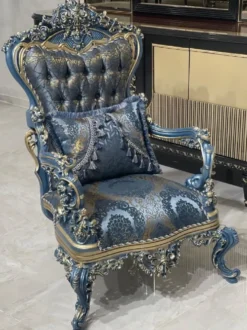 Casa Padrino Luxus Barock Sessel Blau / Gold - Prunkvoller Wohnzimmer Sessel mit elegantem Muster - Barockstil Wohnzimmer Möbel - Luxus Möbel im Barockstil - Barock Möbel