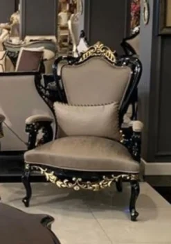 Casa Padrino Luxus Barock Sessel Silber / Schwarz / Gold - Handgefertigter Wohnzimmer Sessel mit gepolsterten Armlehnen - Barock Wohnzimmer Möbel - Edel & Prunkvoll