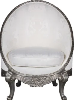 Casa Padrino Luxus Barock Sessel Weiß / Silber 80 x 87 x H. 100 cm - Edler Wohnzimmer Sessel in Eiform - Barock Wohnzimmer Möbel