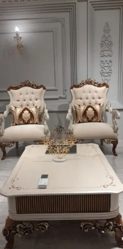 Casa Padrino Luxus Barock Sessel Beige / Grau / Braun / Gold - Handgefertigter Barockstil Wohnzimmer Sessel - Barock Wohnzimmer Möbel - Edel & Prunkvoll