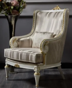 Casa Padrino Luxus Barock Sessel Gold / Weiß / Gold - Prunkvoller Wohnzimmer Sessel mit Streifen - Barockstil Wohnzimmer Möbel - Luxus Möbel im Barockstil - Barock Einrichtung - Edel & Prunkvoll