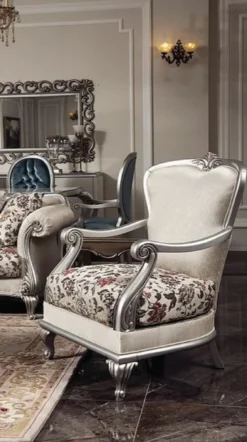 Casa Padrino Luxus Barock Sessel Creme / Beige / Silber 77 x 66 x H. 108 cm - Edler Wohnzimmer Sessel mit Blumenmuster - Barock Wohnzimmer Möbel