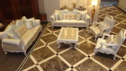 Casa Padrino Luxus Barock Sessel Hellblau / Weiß / Gold - Prunkvoller Wohnzimmer Sessel mit elegantem Muster - Barock Wohnzimmer Möbel