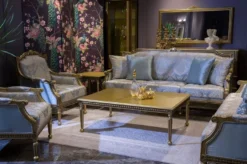 Casa Padrino Luxus Barock Sessel Hellblau / Gold 68 x 72 x H. 103 cm - Wohnzimmer Sessel mit elegantem Muster - Barock Wohnzimmer Möbel